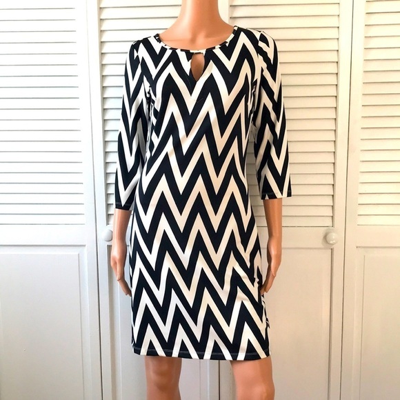 JB by Julie Brown Dresses & Skirts - JB By Julie Brown Maggie Long-Sleeve Chevron Stretch-Knit Dress Size Small